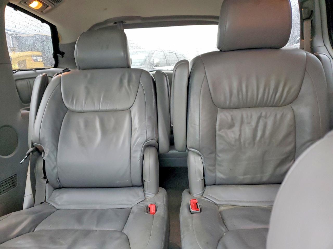 2004 TOYOTA SIENNA XLE LIMITED 7 PASSENGER photo 10
