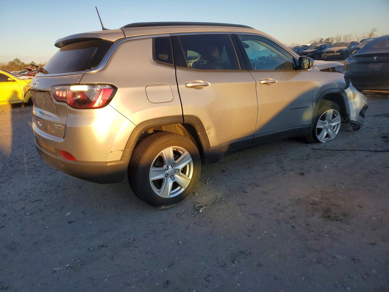 2022 JEEP COMPASS LATITUDE photo 3