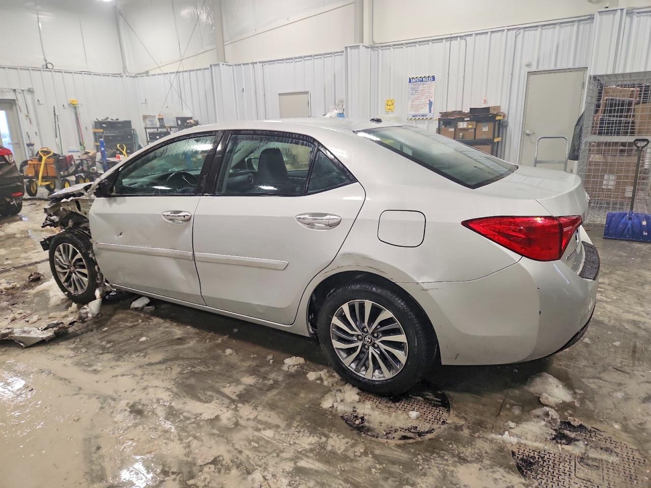 2019 TOYOTA COROLLA XLE photo 2