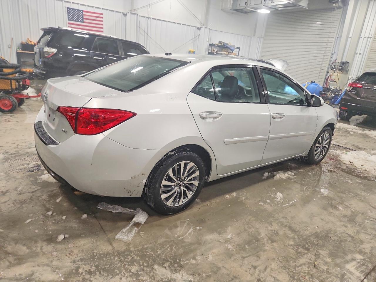 2019 TOYOTA COROLLA XLE photo 3
