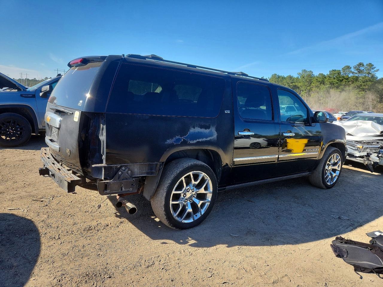 2013 CHEVROLET SUBURBAN photo 5