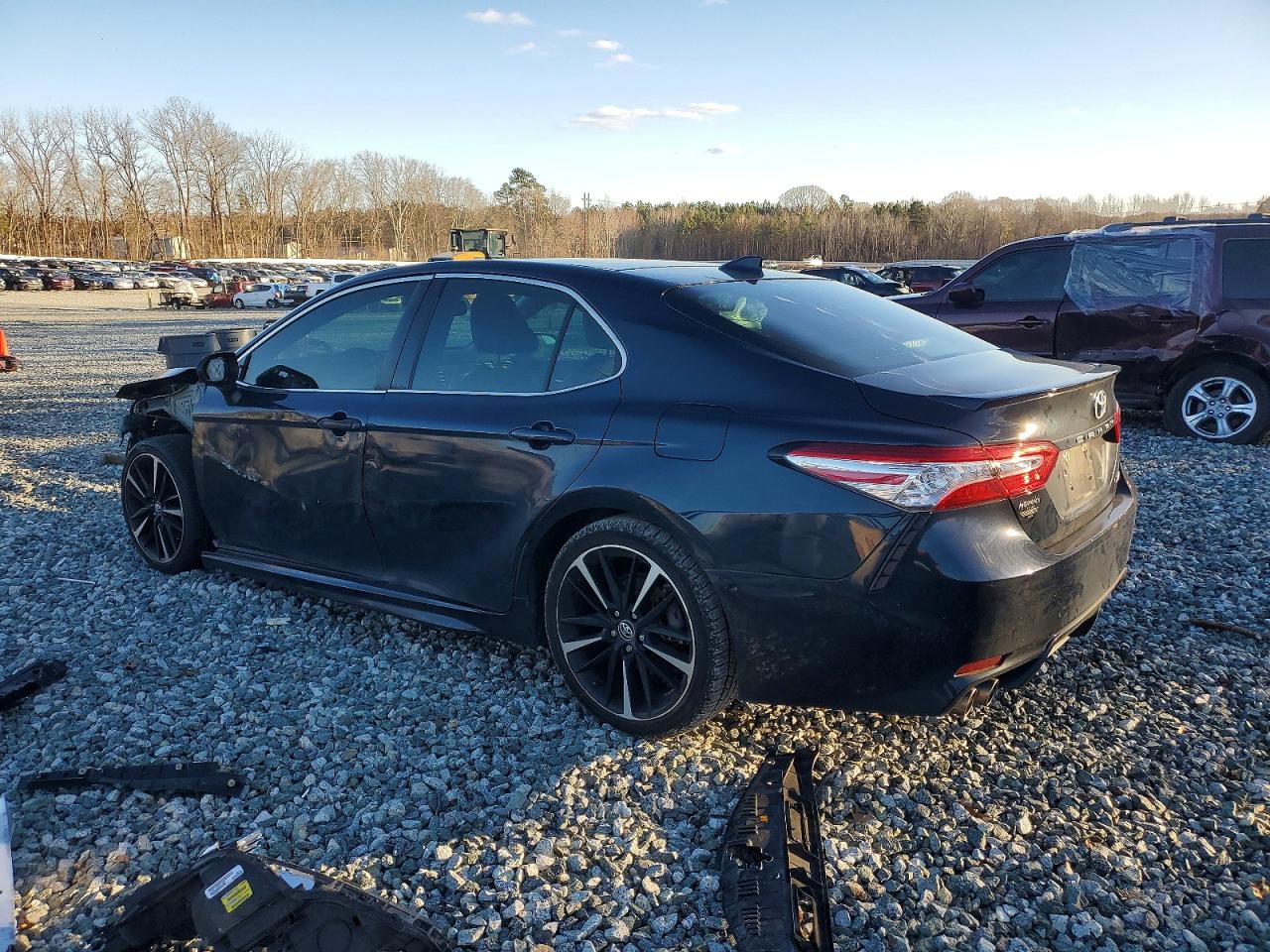 2020 TOYOTA CAMRY XSE photo 3