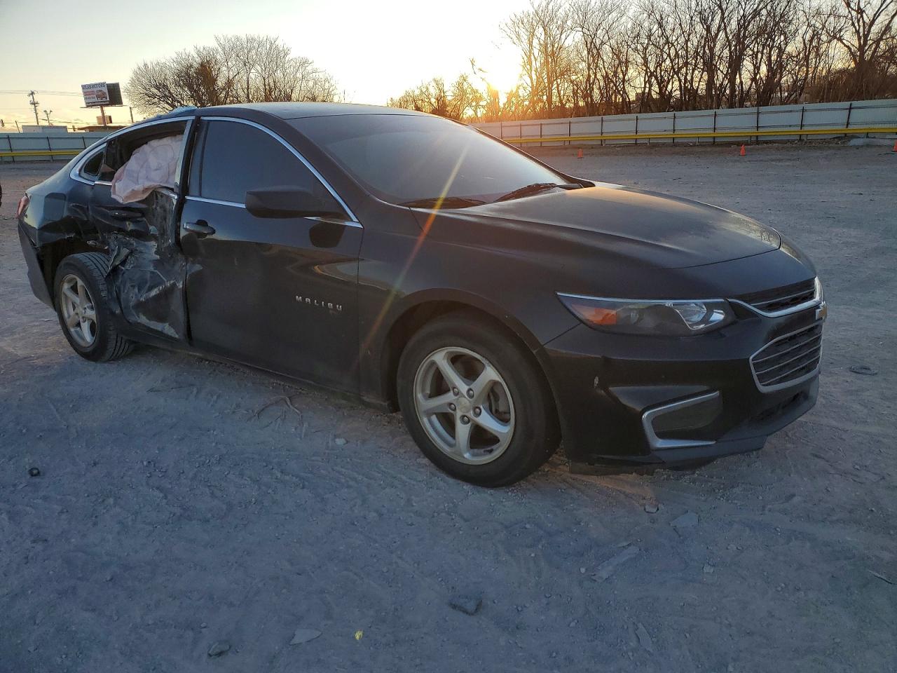 2017 CHEVROLET MALIBU LS photo 4
