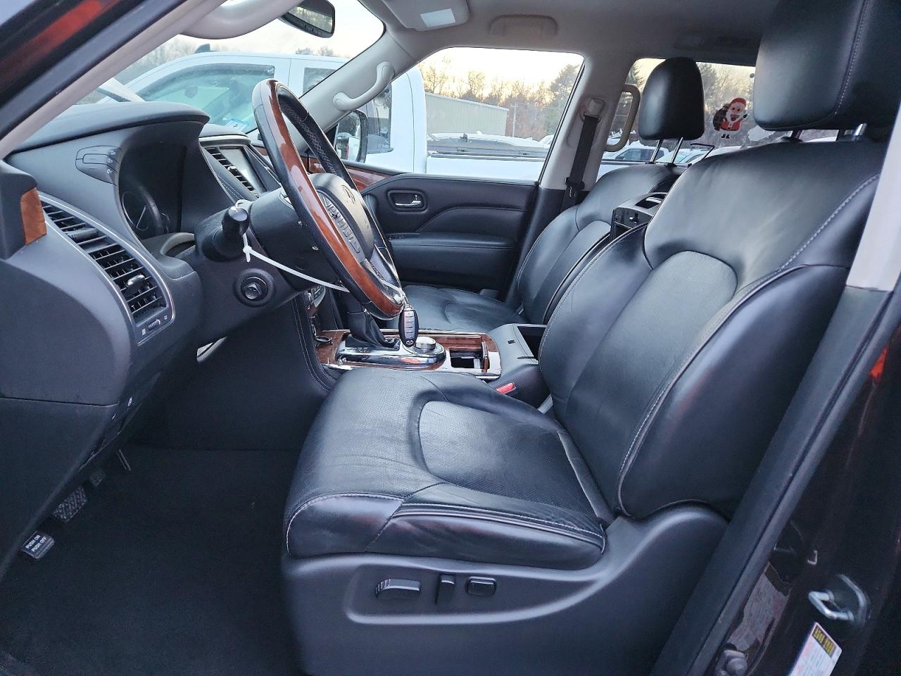2019 INFINITI QX80 LUXE photo 7