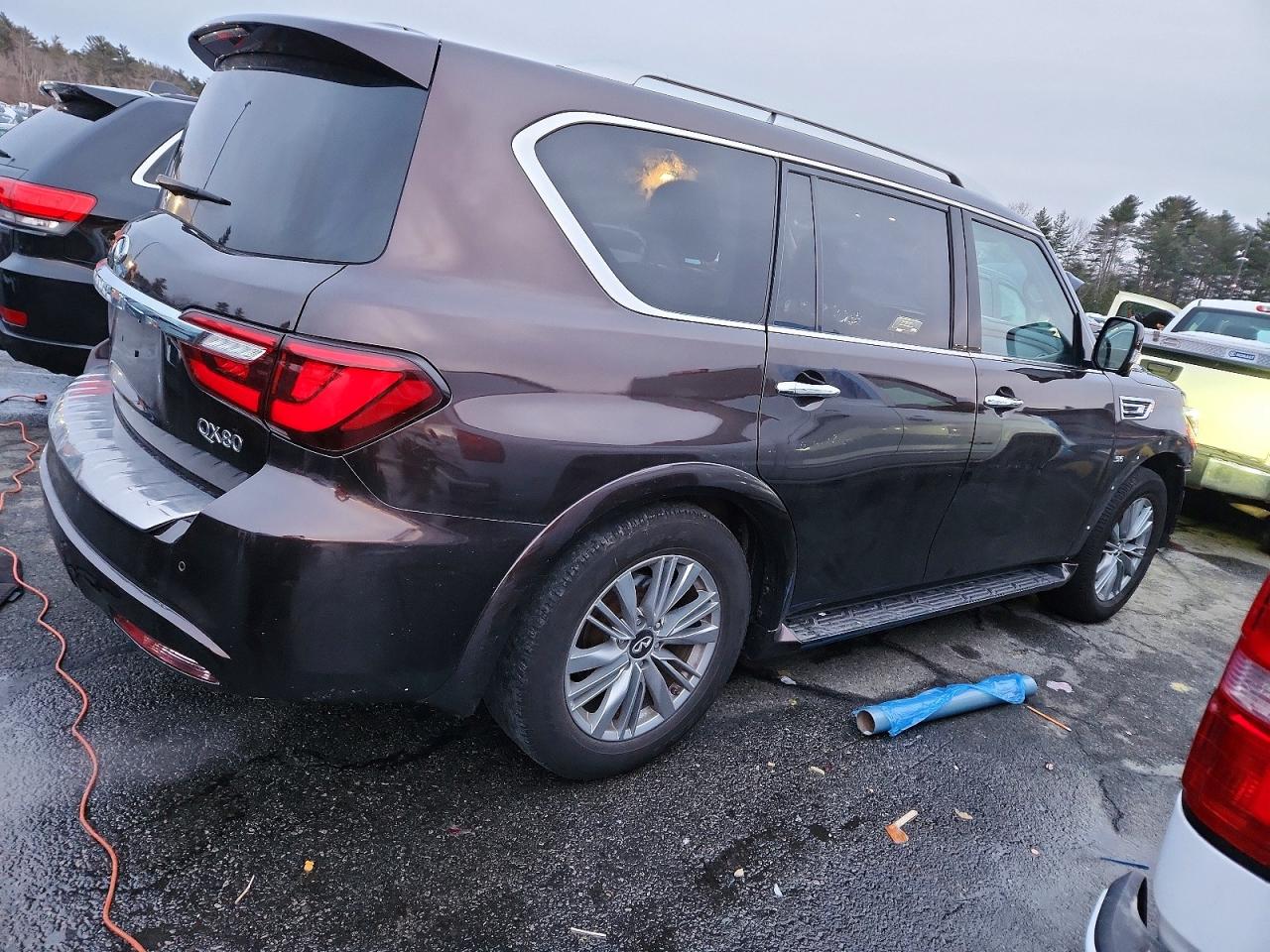 2019 INFINITI QX80 LUXE photo 3