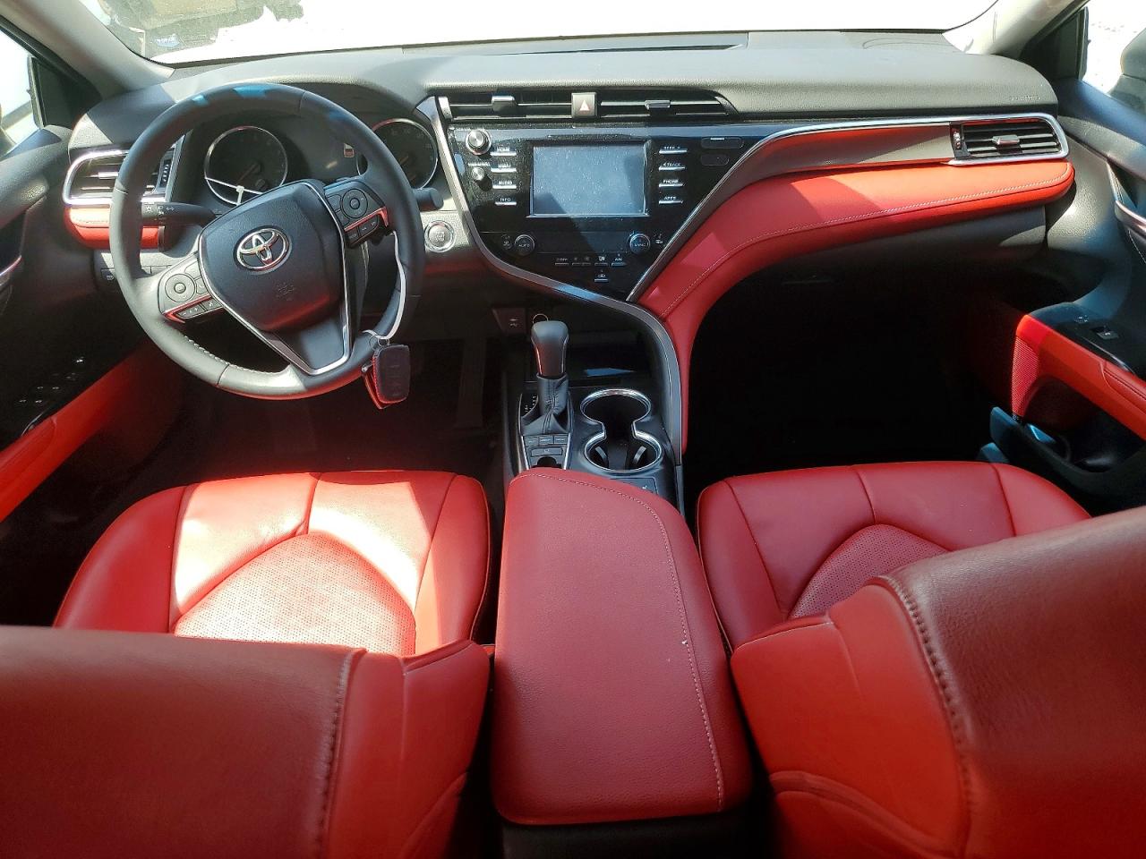 2018 TOYOTA CAMRY XSE photo 8
