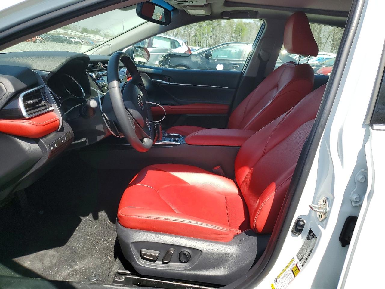 2018 TOYOTA CAMRY XSE photo 7