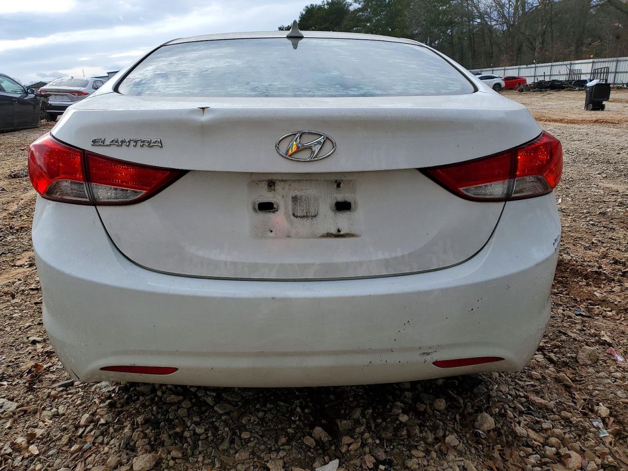 2013 HYUNDAI ELANTRA GLS photo 16