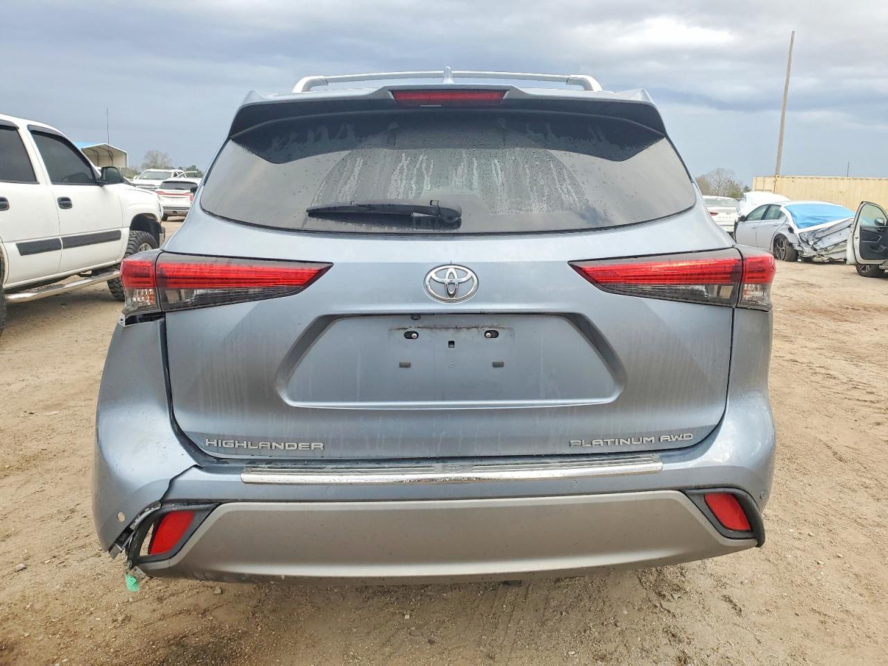2022 TOYOTA HIGHLANDER PLATINUM photo 11