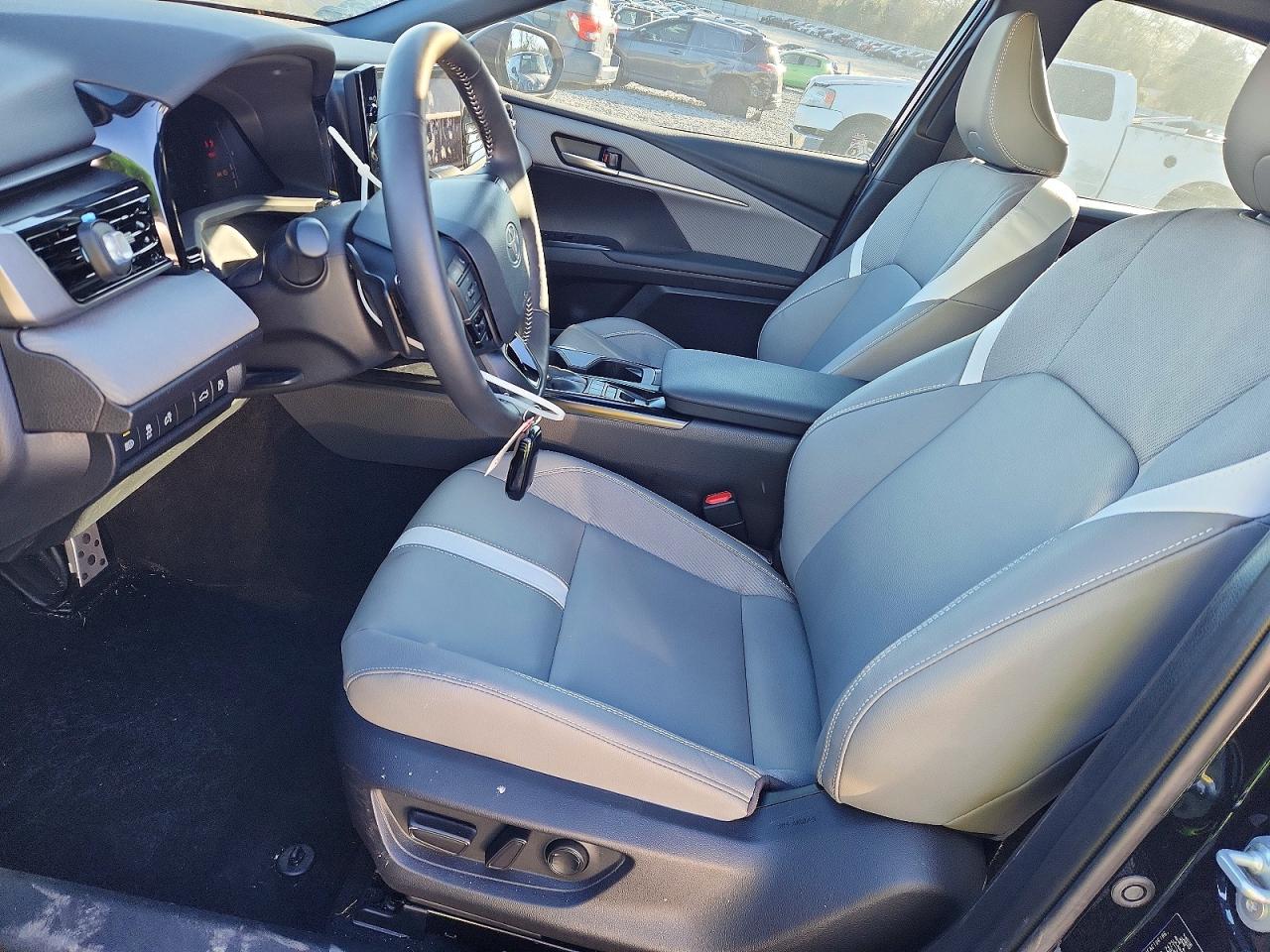 2025 TOYOTA CAMRY XSE photo 13