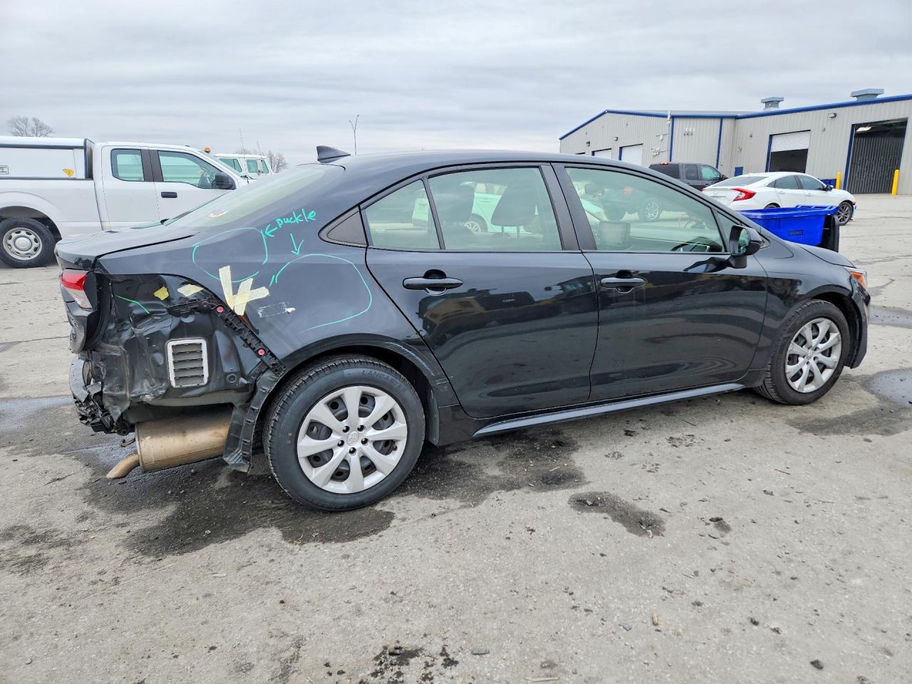 2022 TOYOTA COROLLA LE photo 3