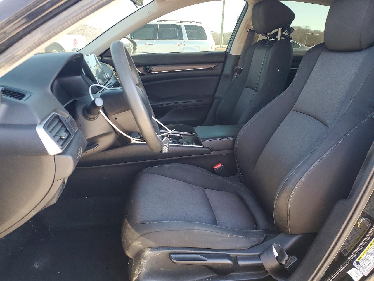 2018 HONDA ACCORD LX photo 13
