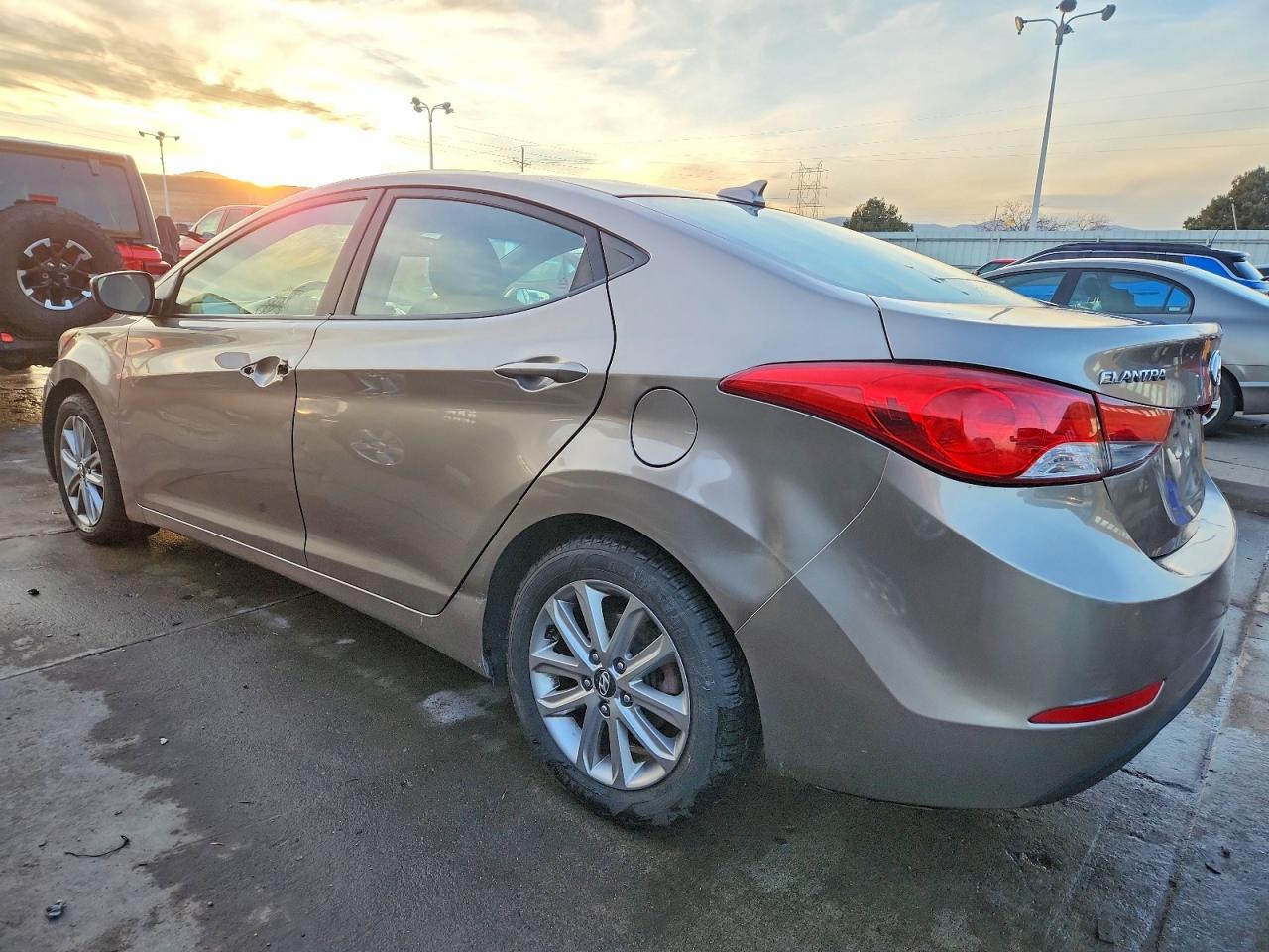 2016 HYUNDAI ELANTRA SE photo 2