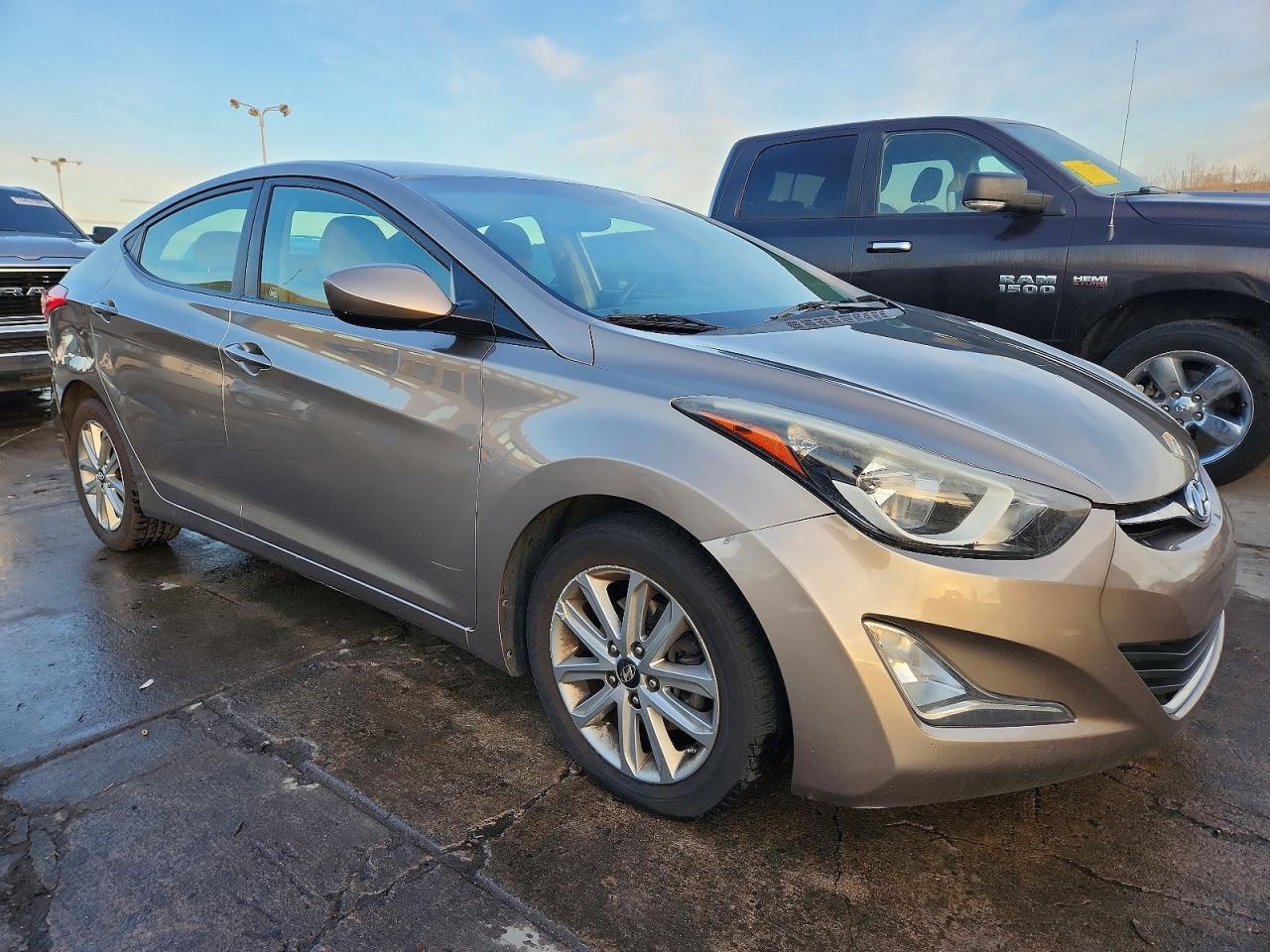 2016 HYUNDAI ELANTRA SE photo 4