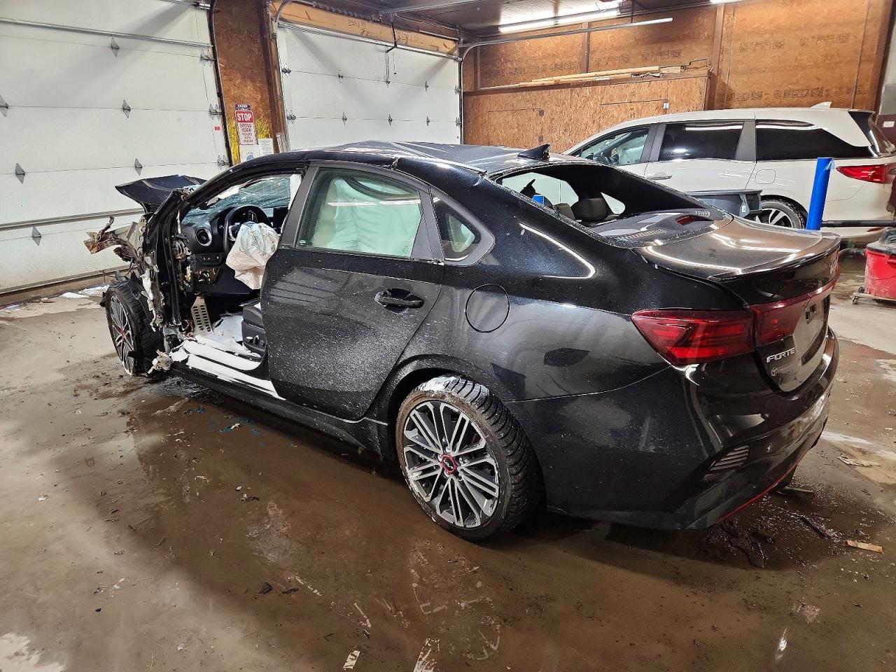 2024 KIA FORTE GT photo 2