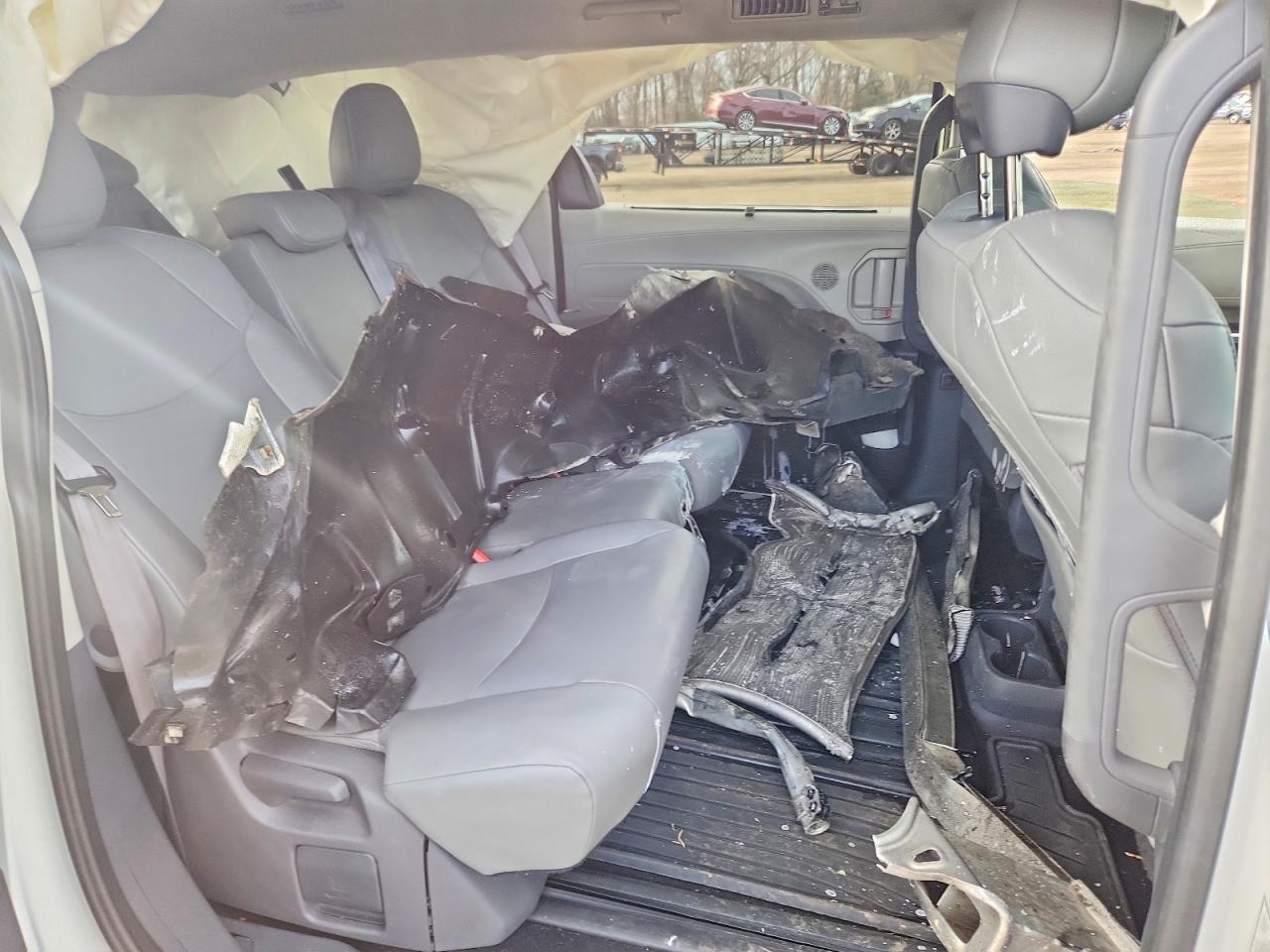 2021 TOYOTA SIENNA photo 21