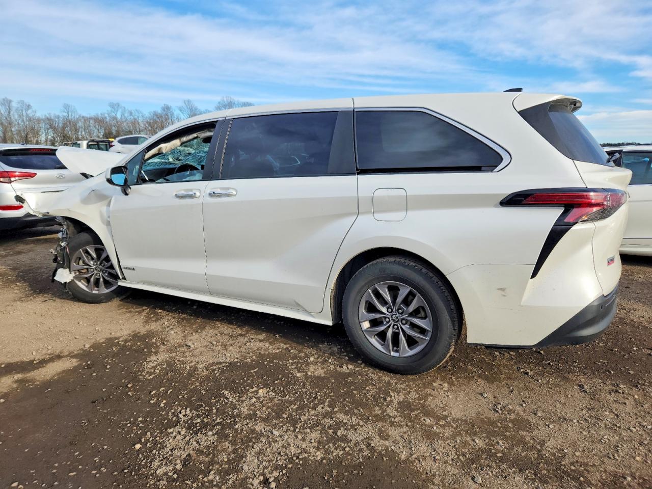 2021 TOYOTA SIENNA photo 3