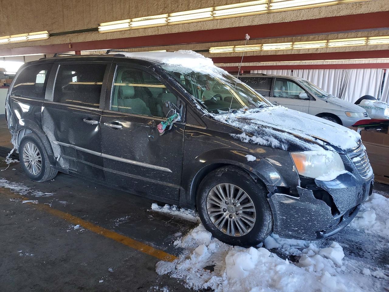 2011 CHRYSLER TOWN & COUNTRY LIMITED photo 10