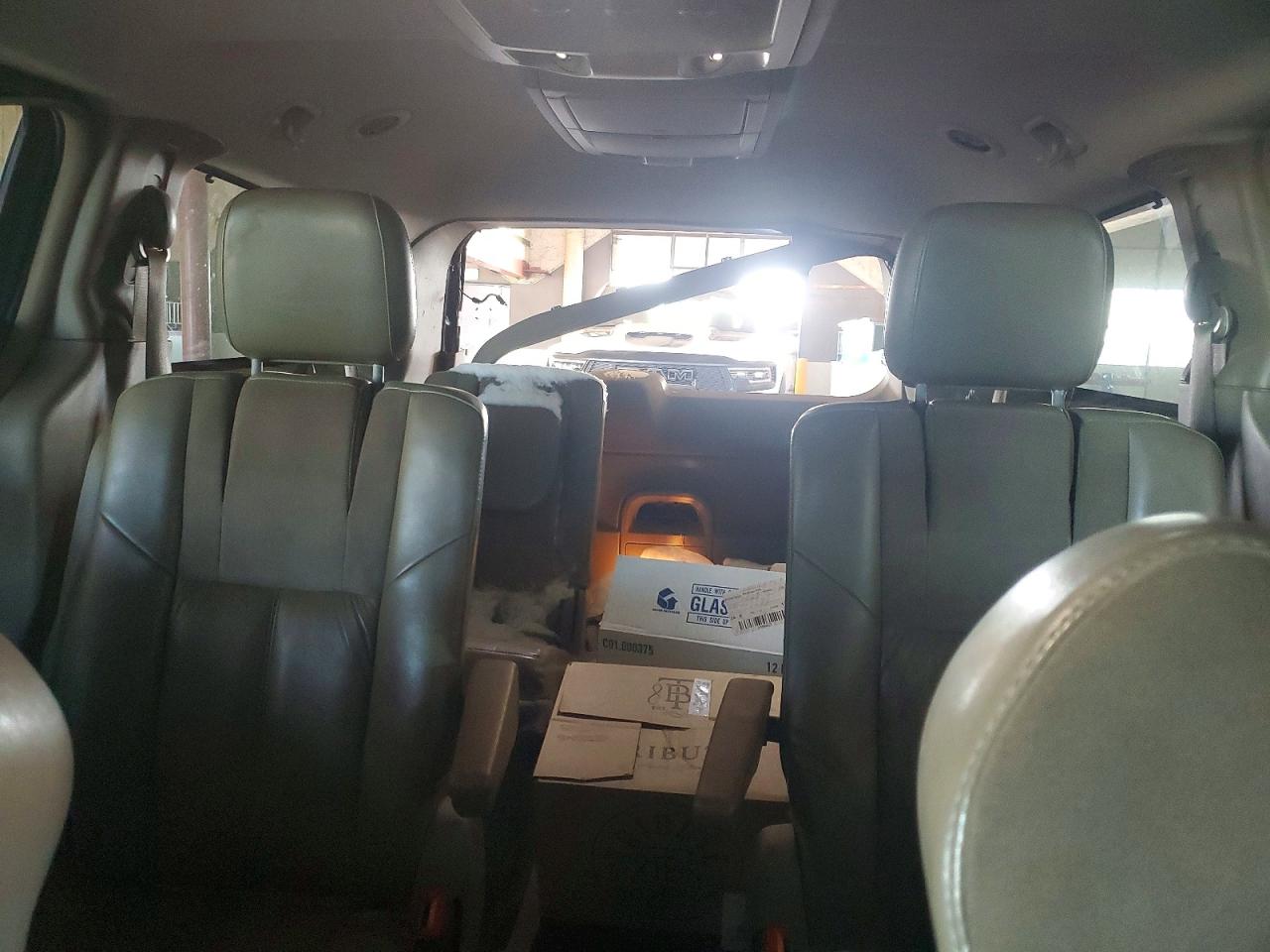 2011 CHRYSLER TOWN & COUNTRY LIMITED photo 28