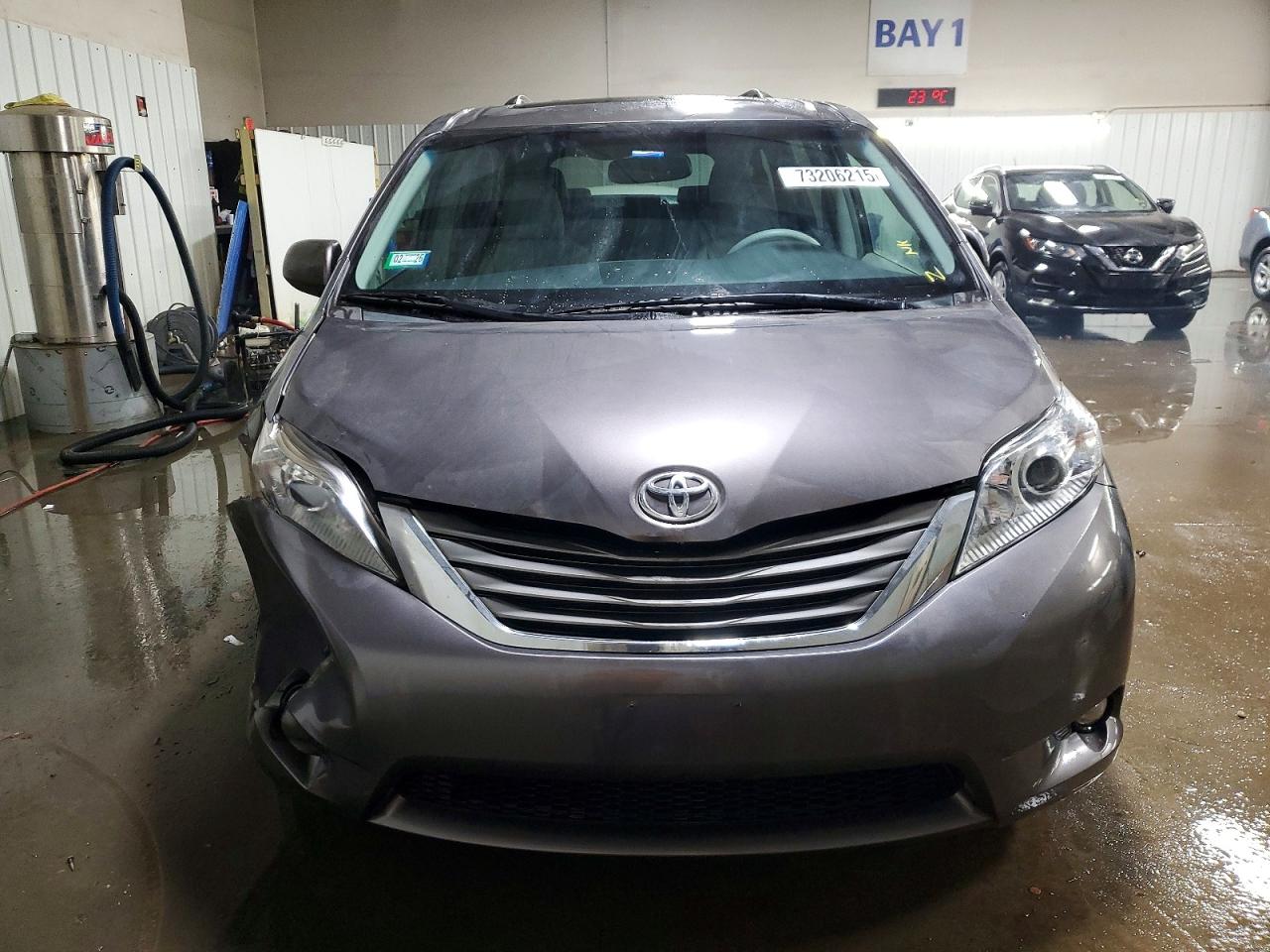 2014 TOYOTA SIENNA photo 9