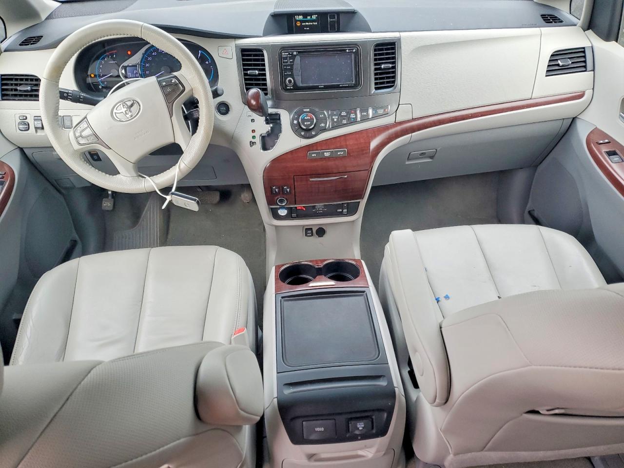 2014 TOYOTA SIENNA photo 15