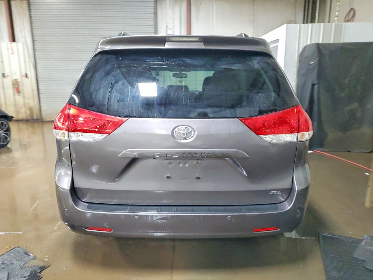 2014 TOYOTA SIENNA photo 11