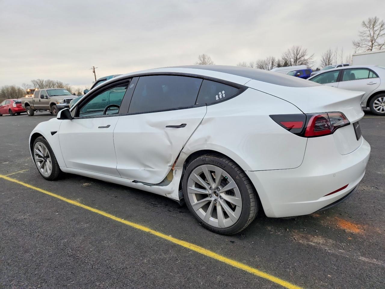 2022 TESLA MODEL 3 photo 2
