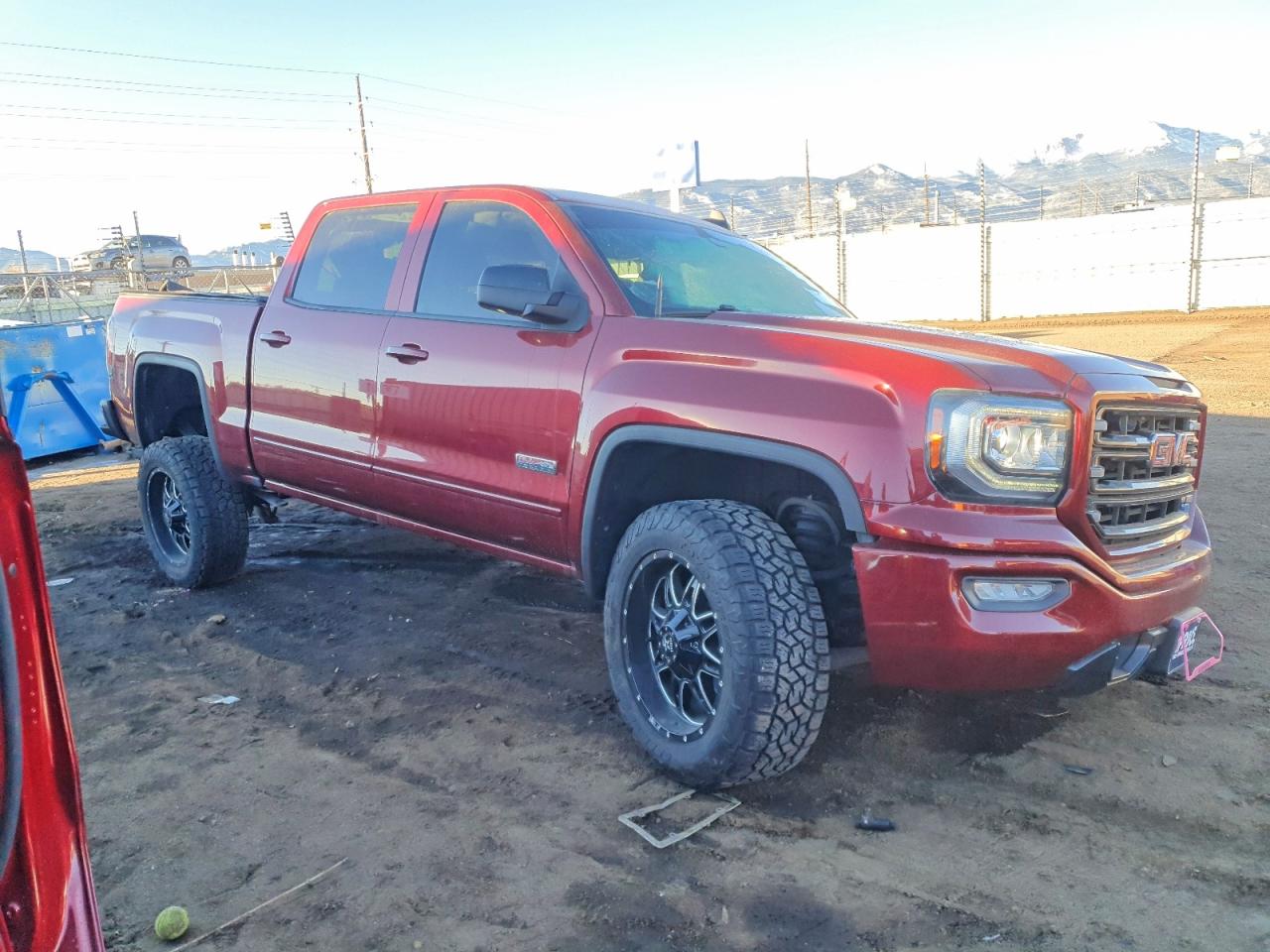 2017 GMC SIERRA K1500 SLT photo 4