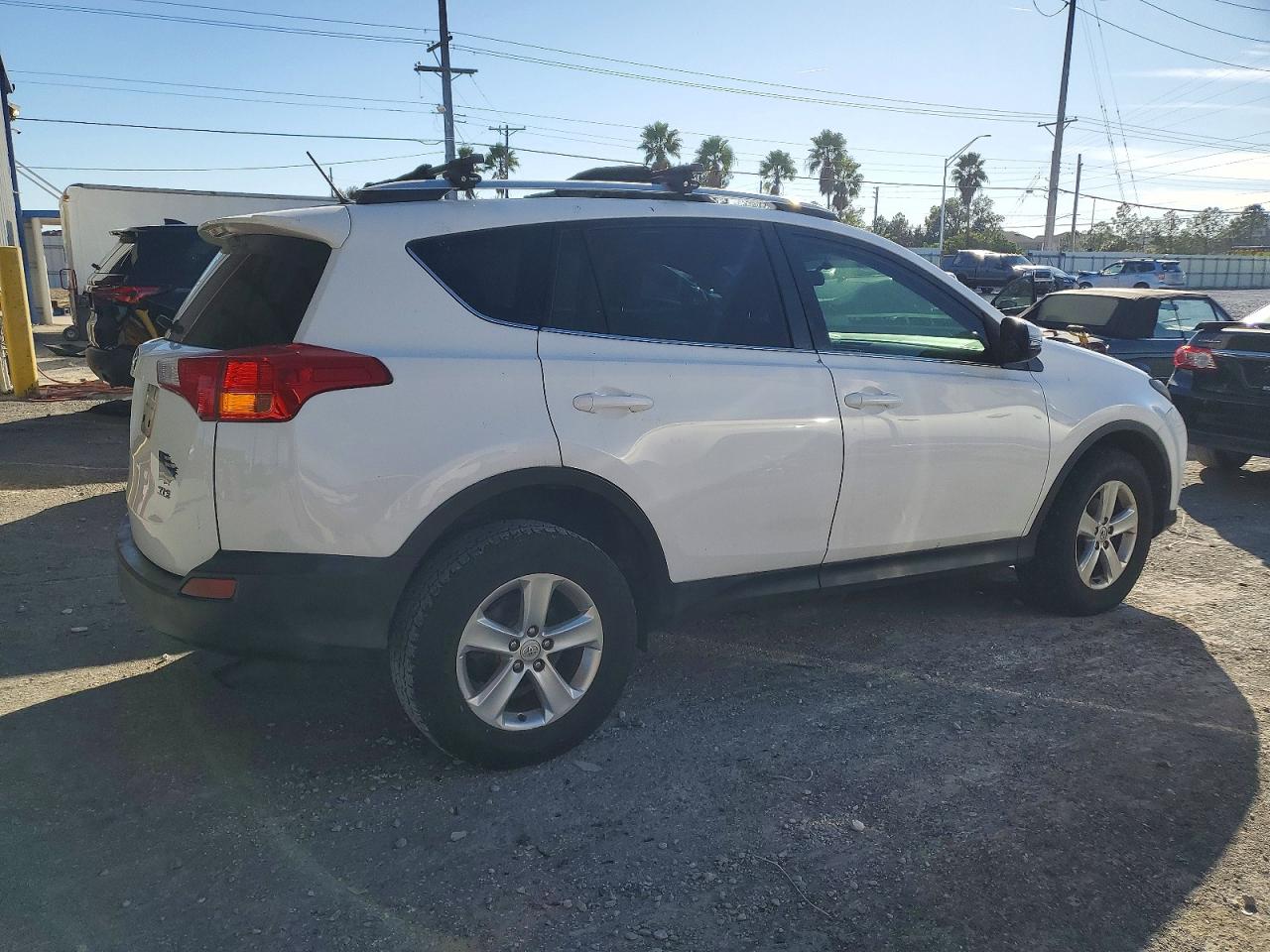 2014 TOYOTA RAV4 XLE photo 3