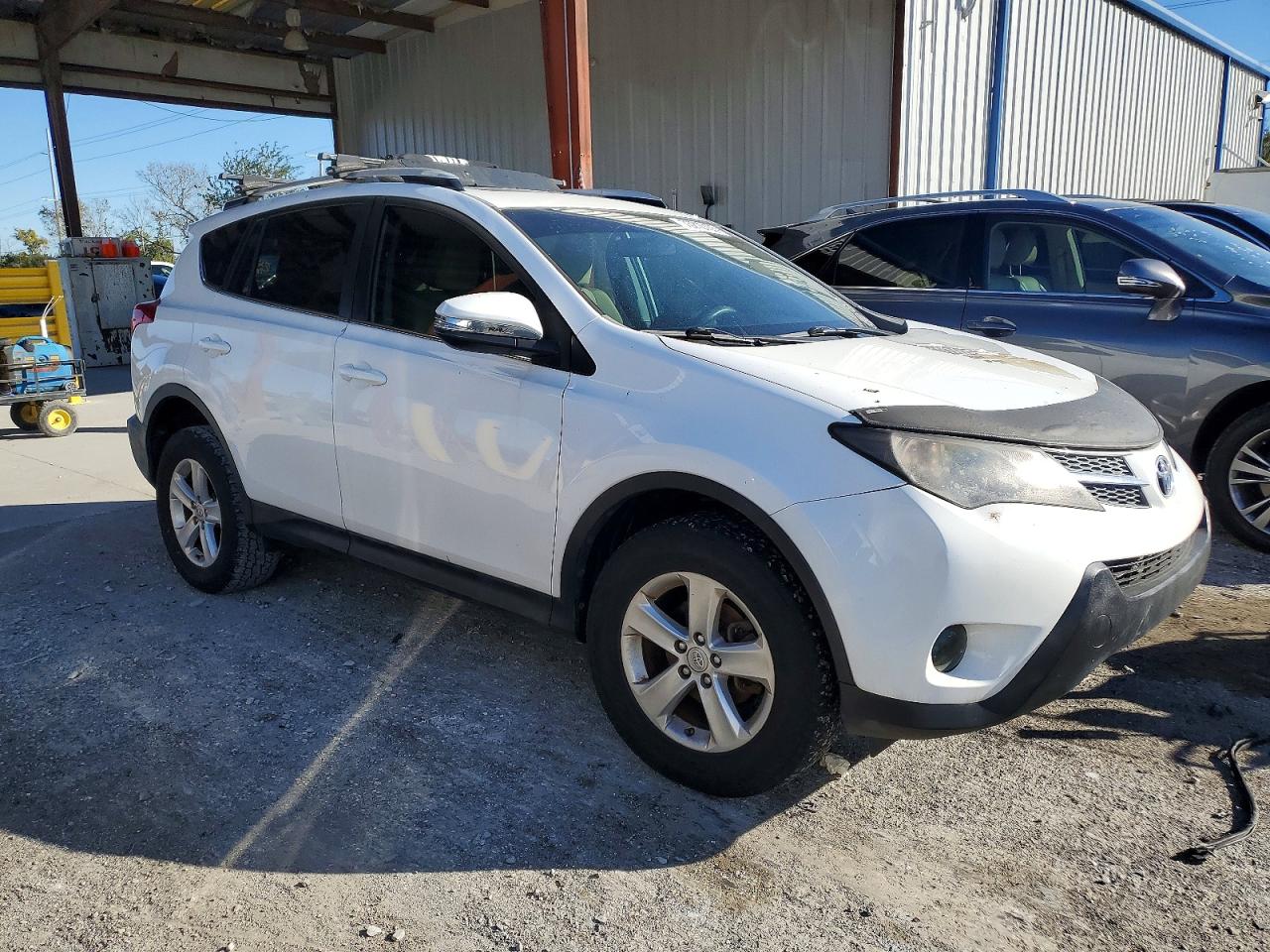 2014 TOYOTA RAV4 XLE photo 4