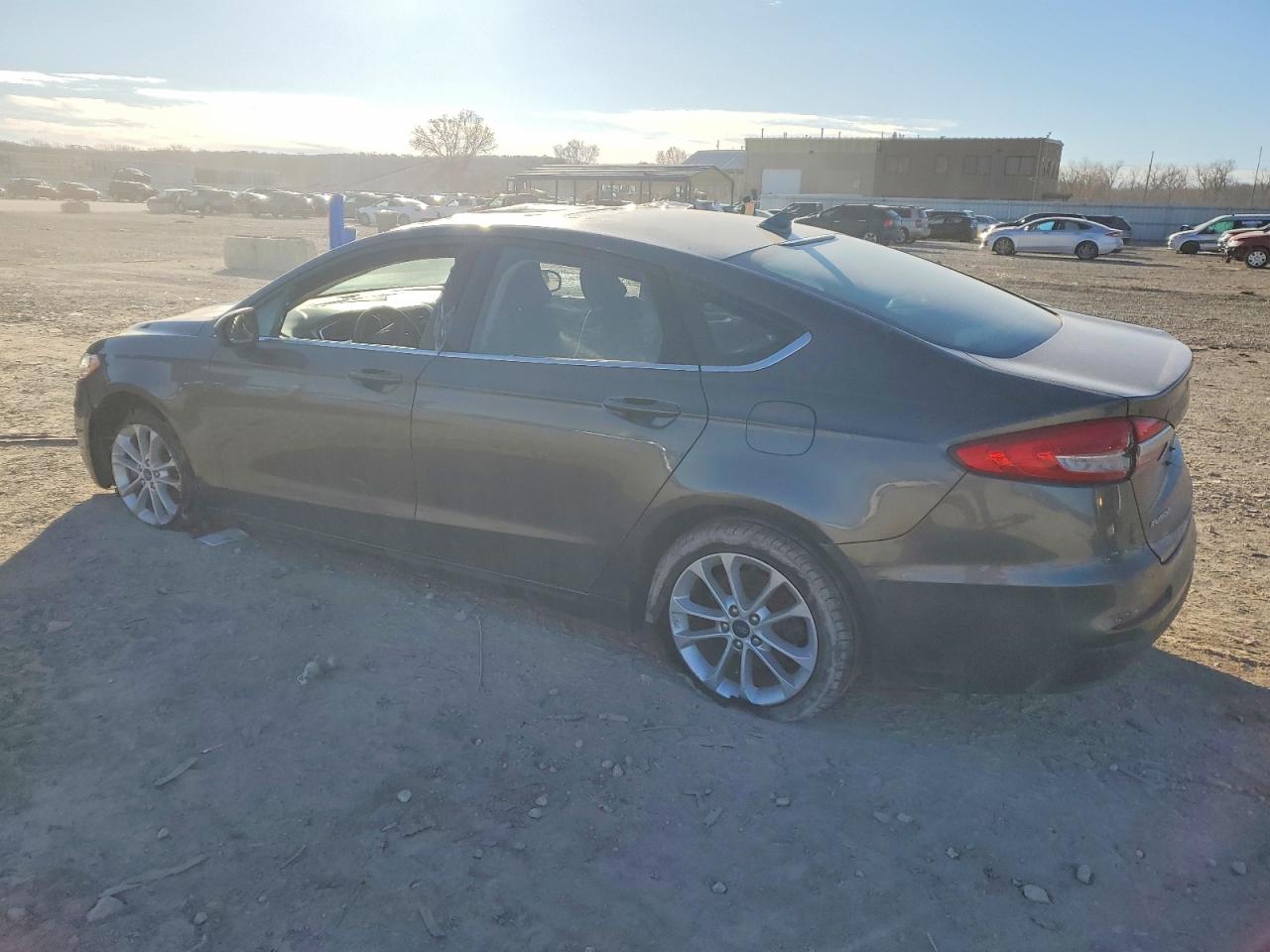 2019 FORD FUSION SE photo 2
