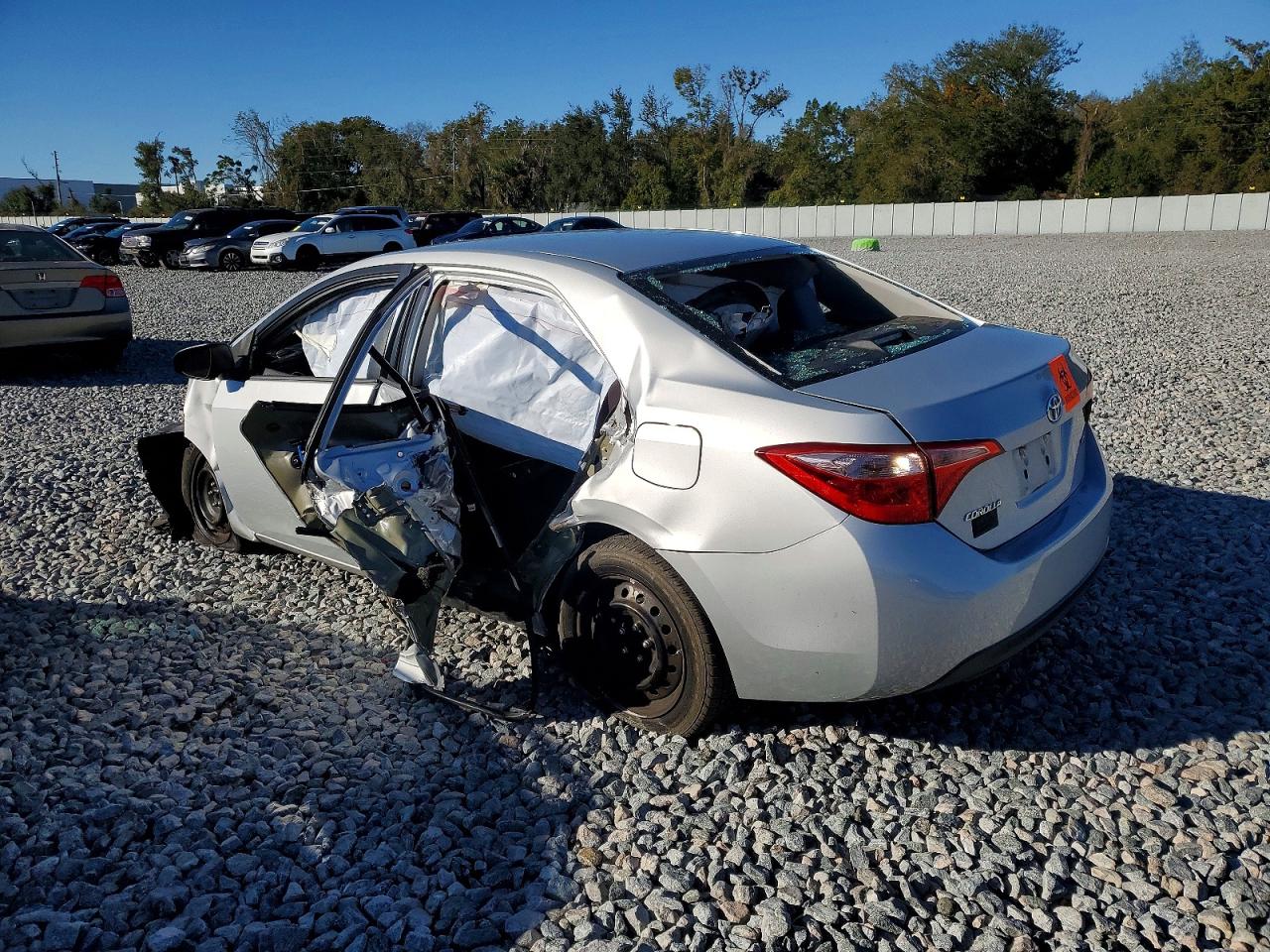 2019 TOYOTA COROLLA LE photo 3