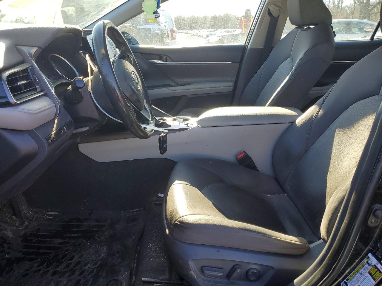 2021 TOYOTA CAMRY LE photo 13