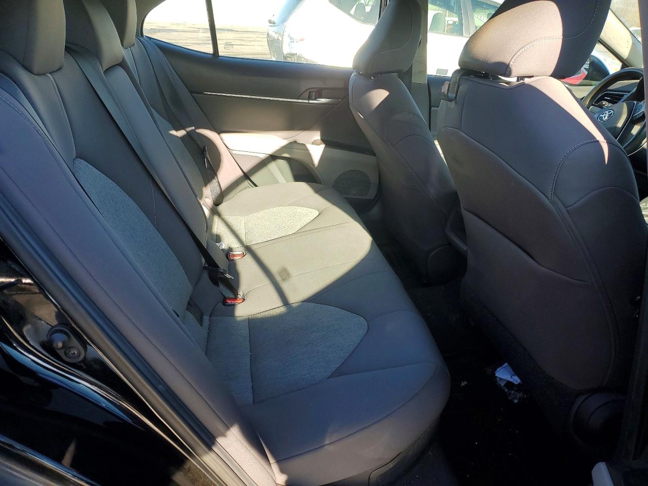 2021 TOYOTA CAMRY LE photo 19