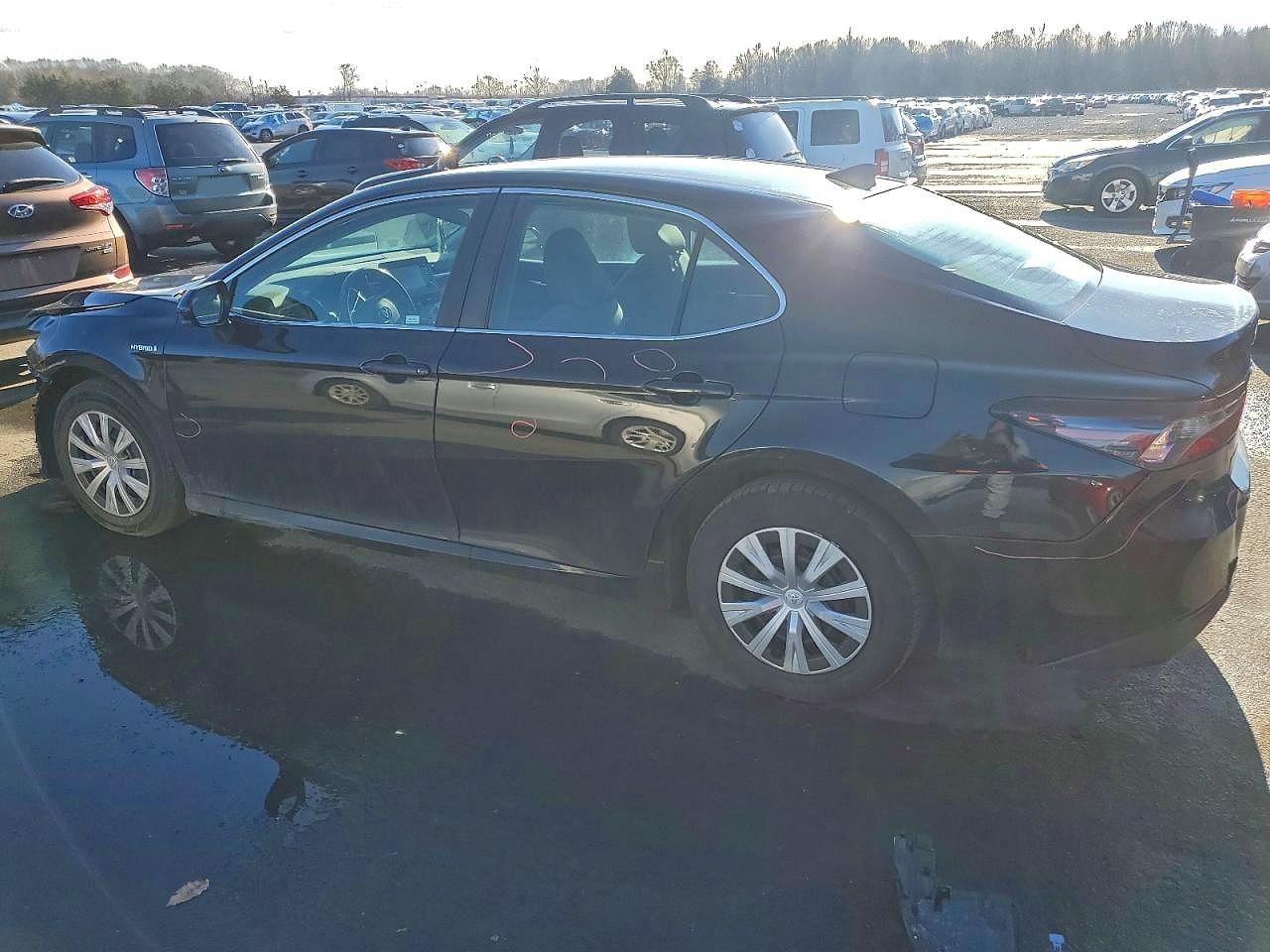 2021 TOYOTA CAMRY LE photo 3