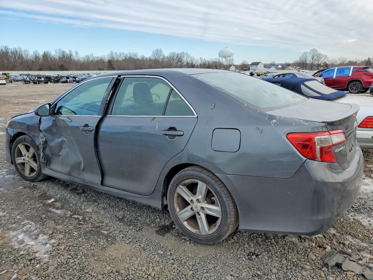 2012 TOYOTA CAMRY SE photo 3