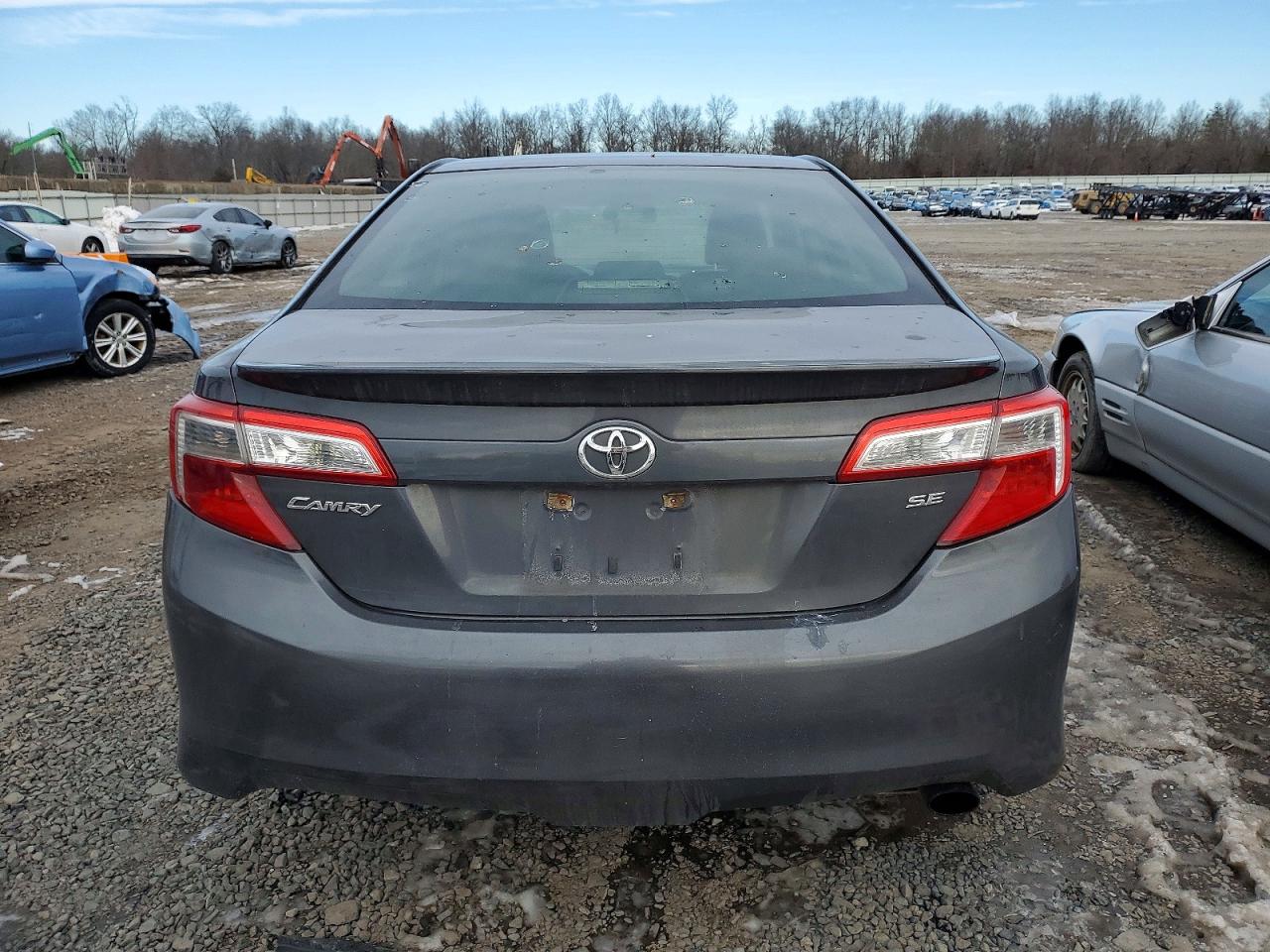 2012 TOYOTA CAMRY SE photo 11