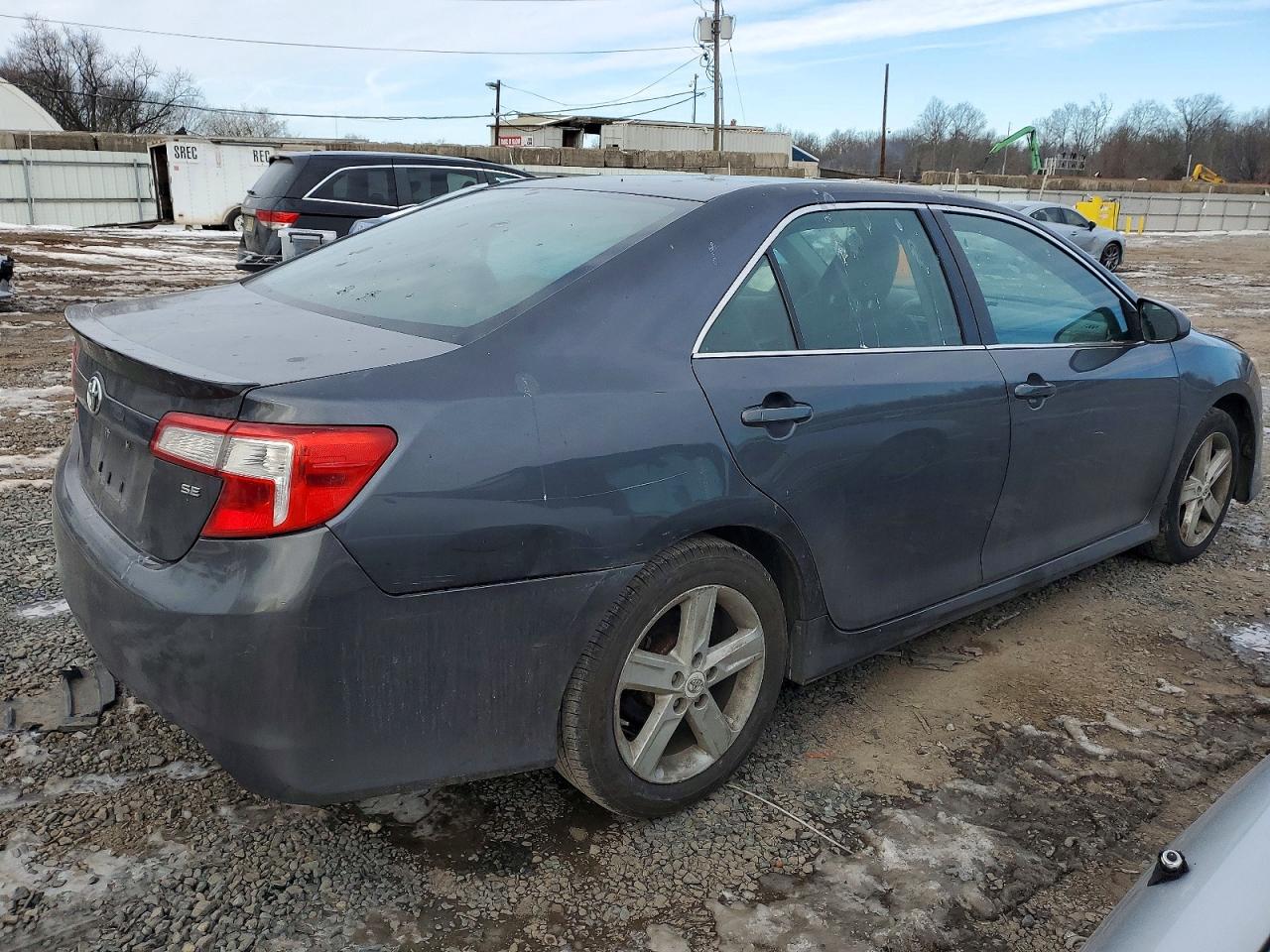 2012 TOYOTA CAMRY SE photo 5