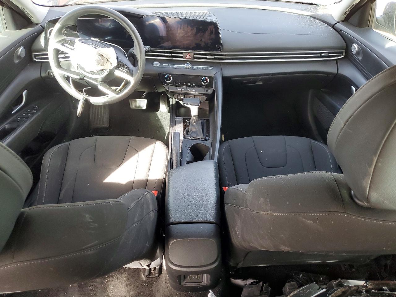 2024 HYUNDAI ELANTRA SEL photo 15