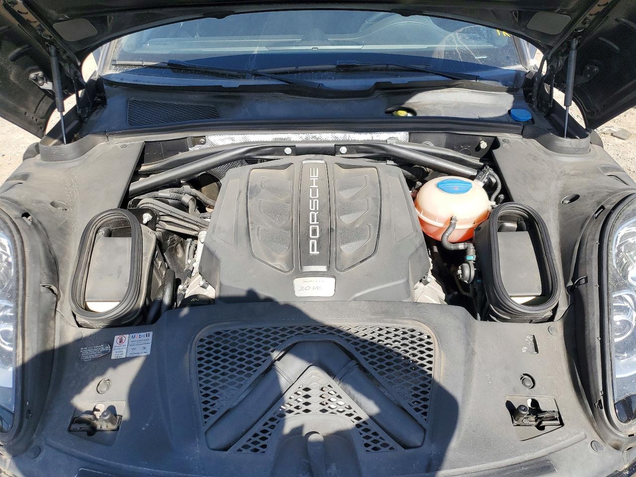 2015 PORSCHE MACAN S photo 23