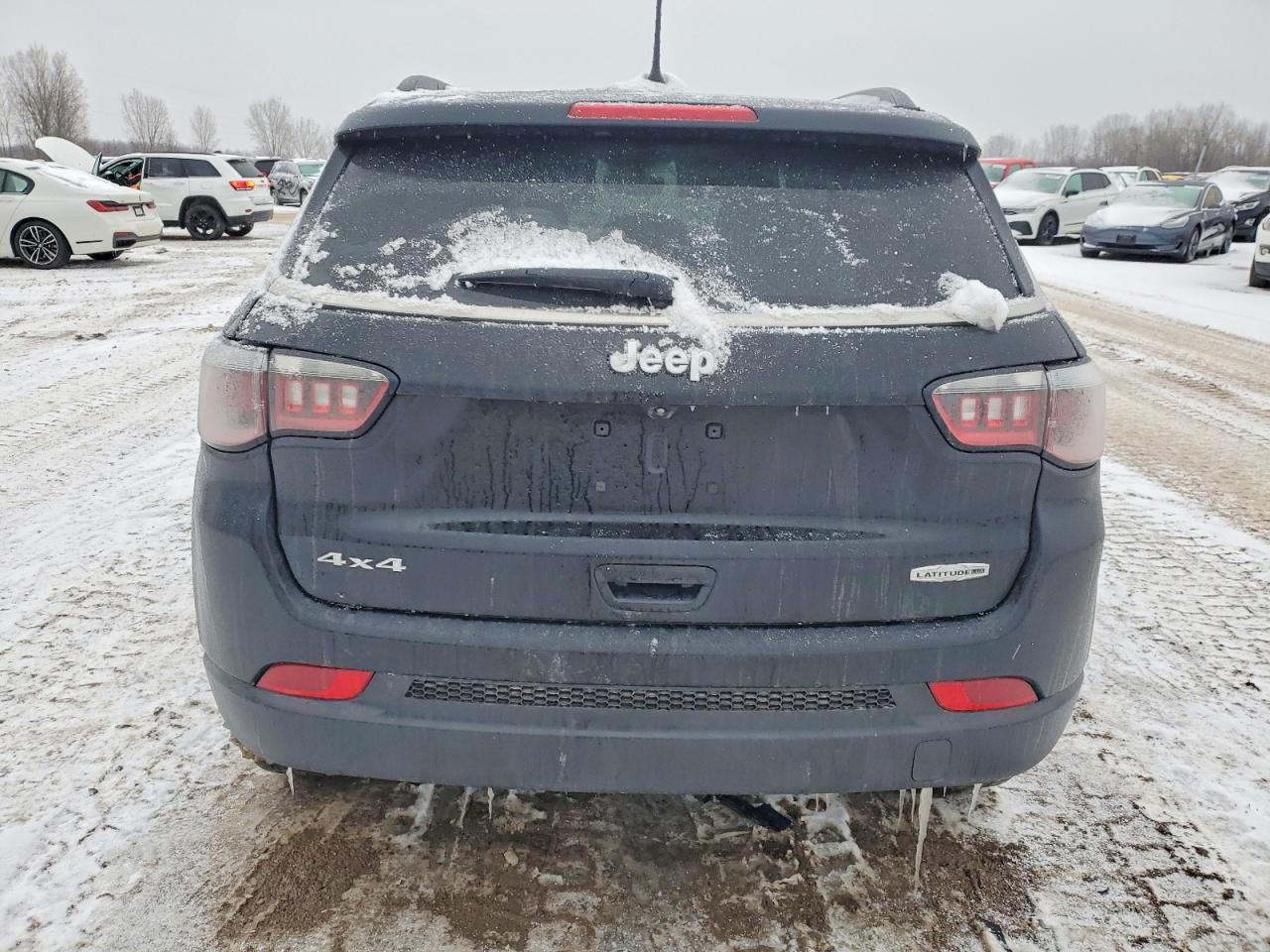 2022 JEEP COMPASS LATITUDE LUX photo 11