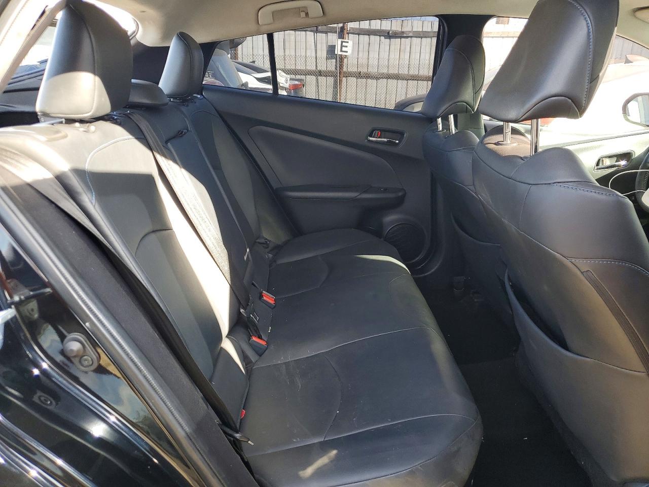 2018 TOYOTA PRIUS photo 10