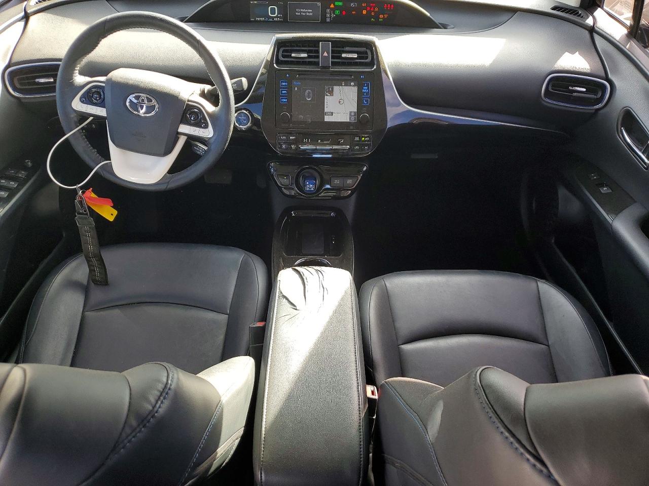 2018 TOYOTA PRIUS photo 8