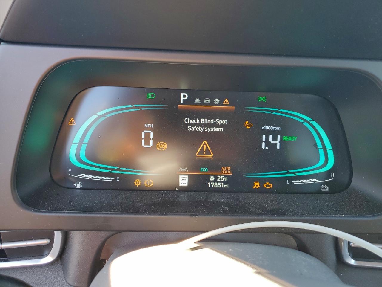 2025 HYUNDAI ELANTRA BLUE photo 8