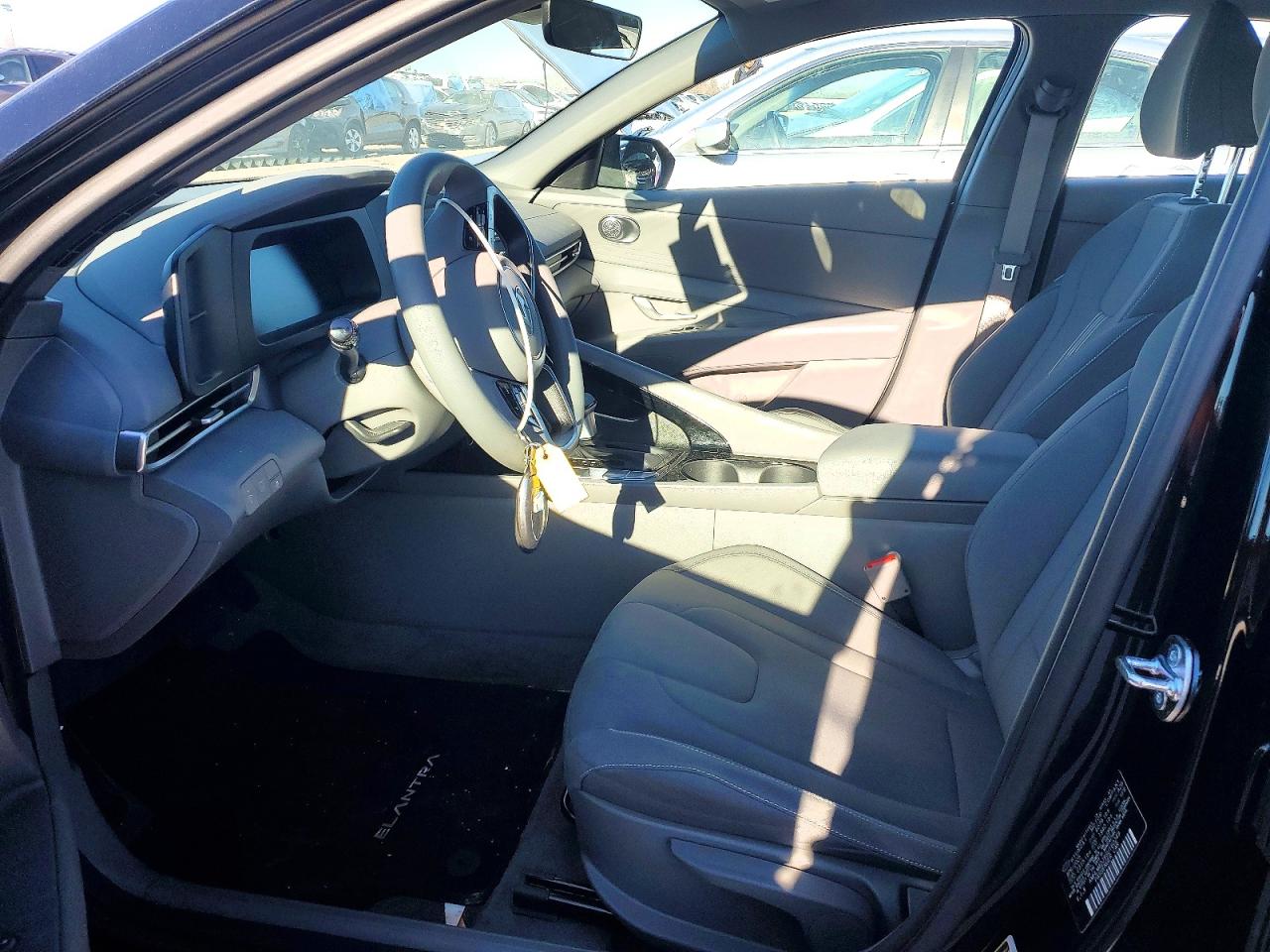 2025 HYUNDAI ELANTRA BLUE photo 6