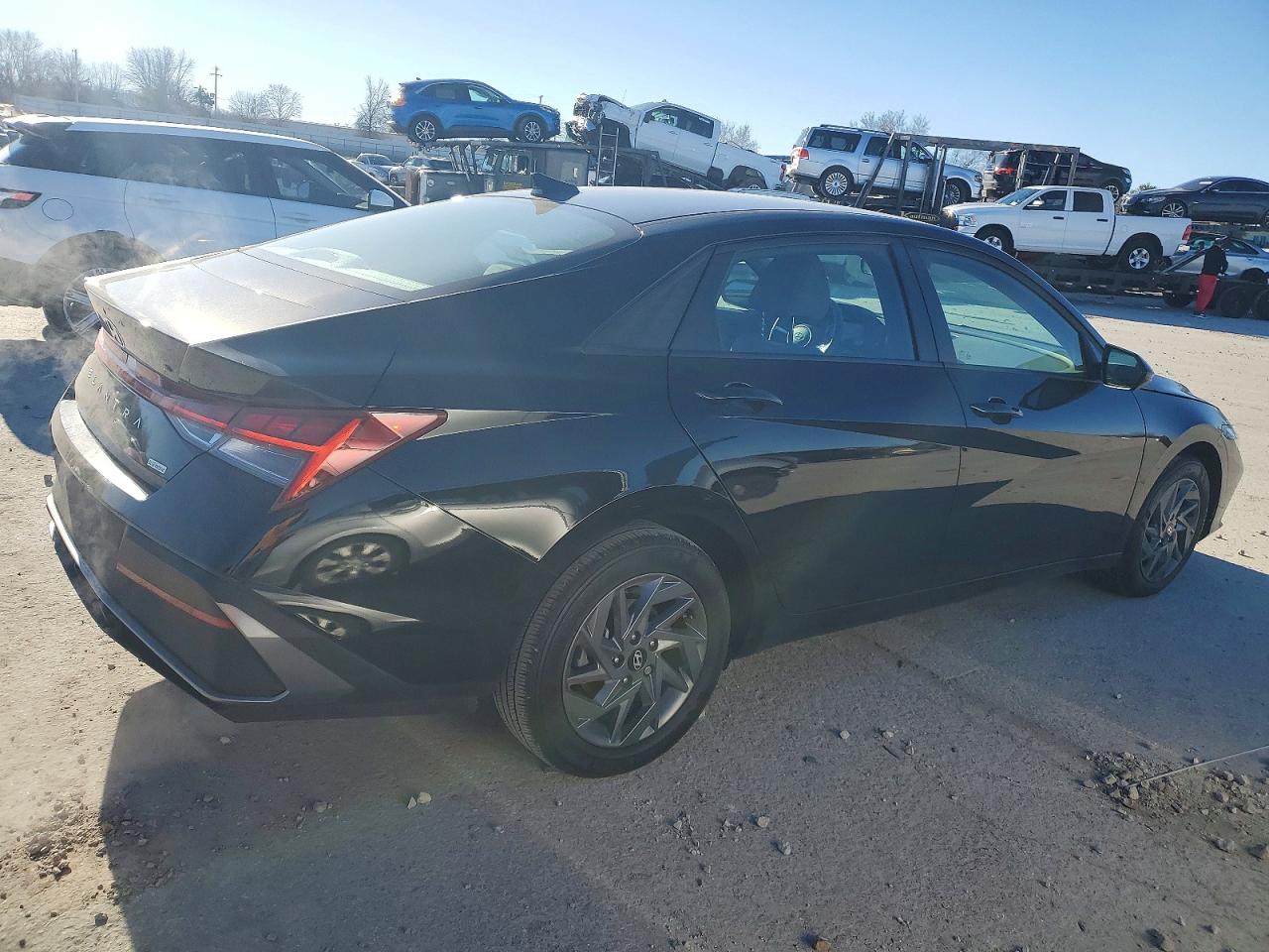 2025 HYUNDAI ELANTRA BLUE photo 3