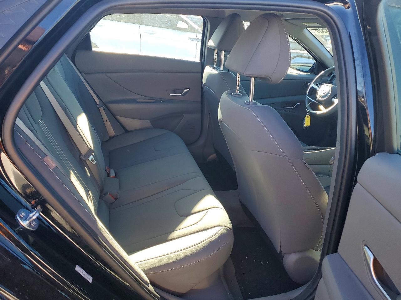 2025 HYUNDAI ELANTRA BLUE photo 9