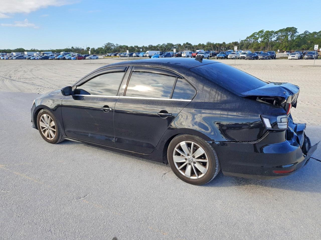2016 VOLKSWAGEN JETTA SE photo 4