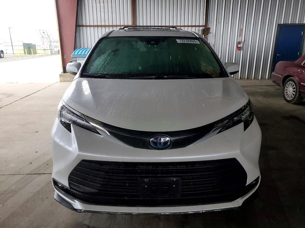 2025 TOYOTA SIENNA XLE photo 5