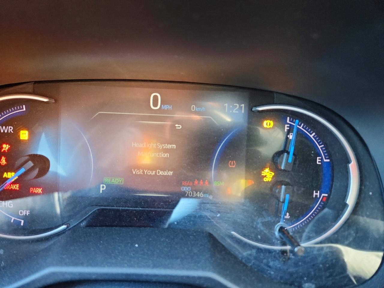 2021 TOYOTA RAV4 XSE photo 17